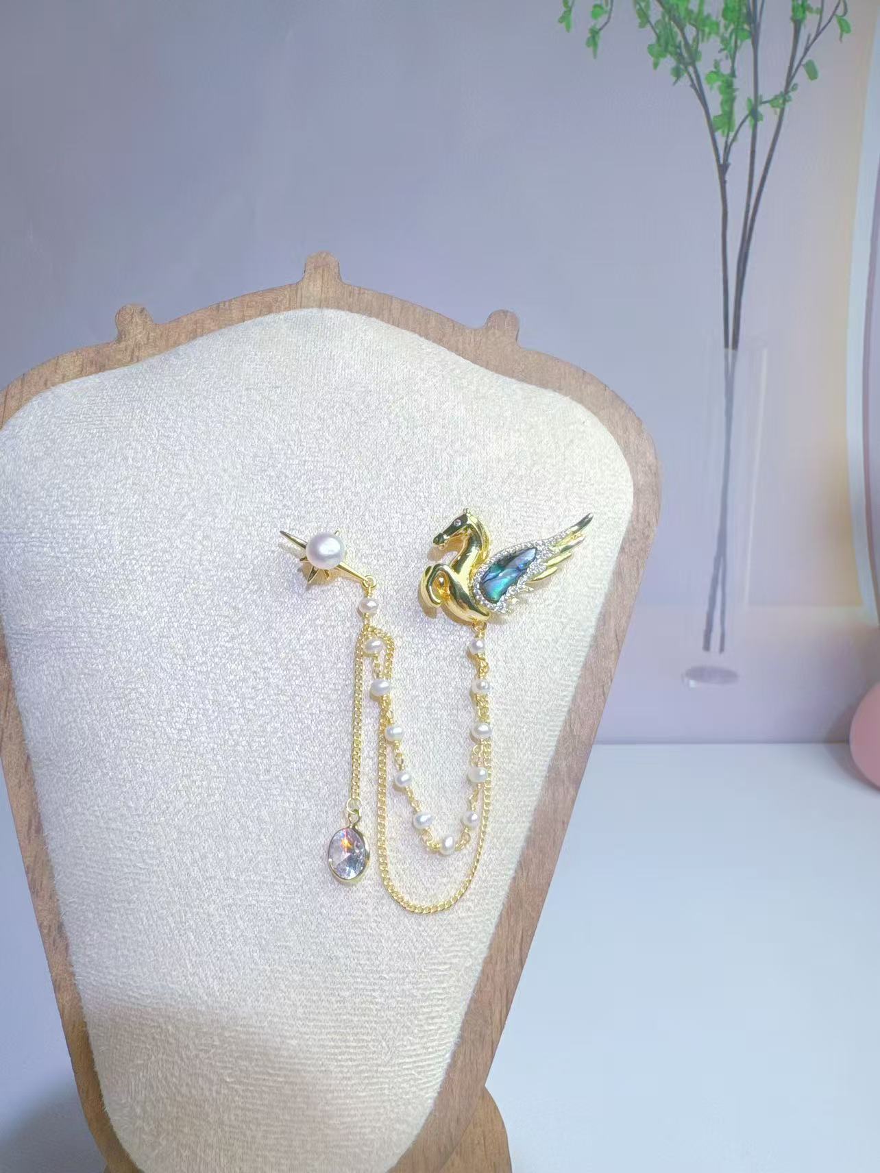 飞马踏雪 经典款珍珠胸针原创手工设计古风高档服饰装女配饰礼品