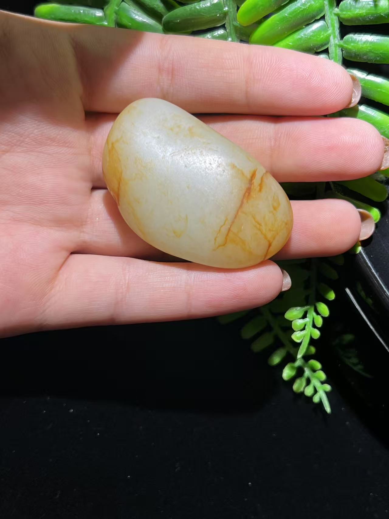 原石肉质细腻具油脂光泽