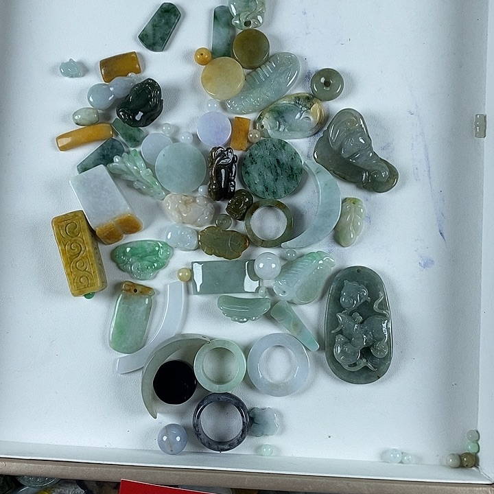 翡翠颈饰未镶嵌翡翠70