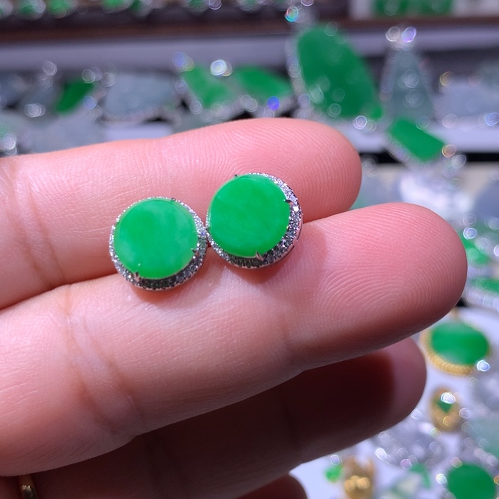 18K金镶嵌翡翠耳饰