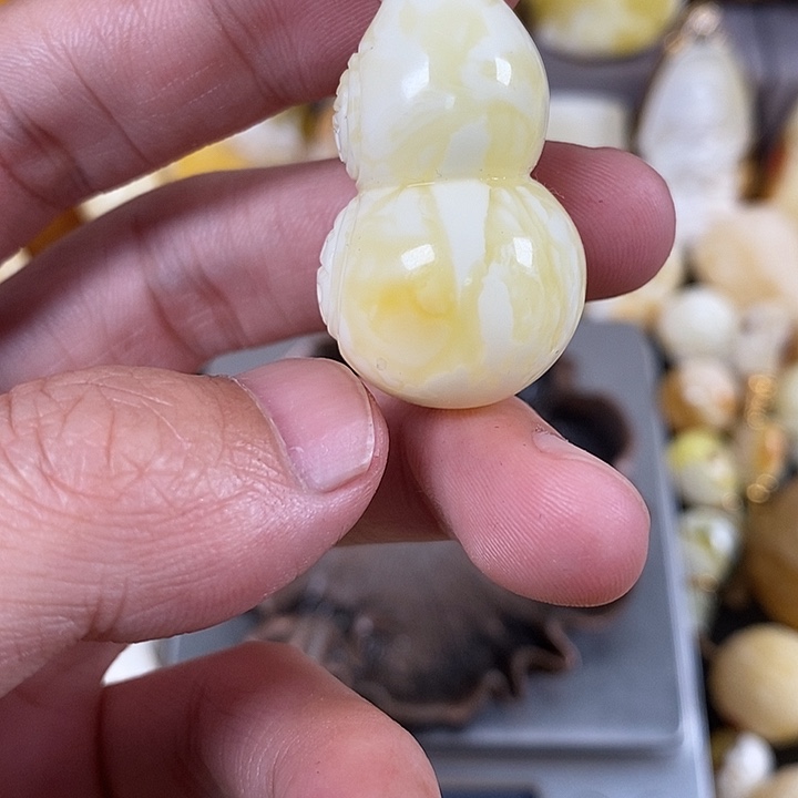 琥珀裸石未镶嵌我