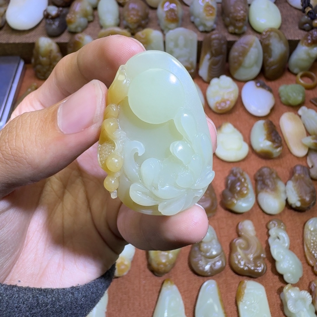和田玉未镶嵌颈饰
