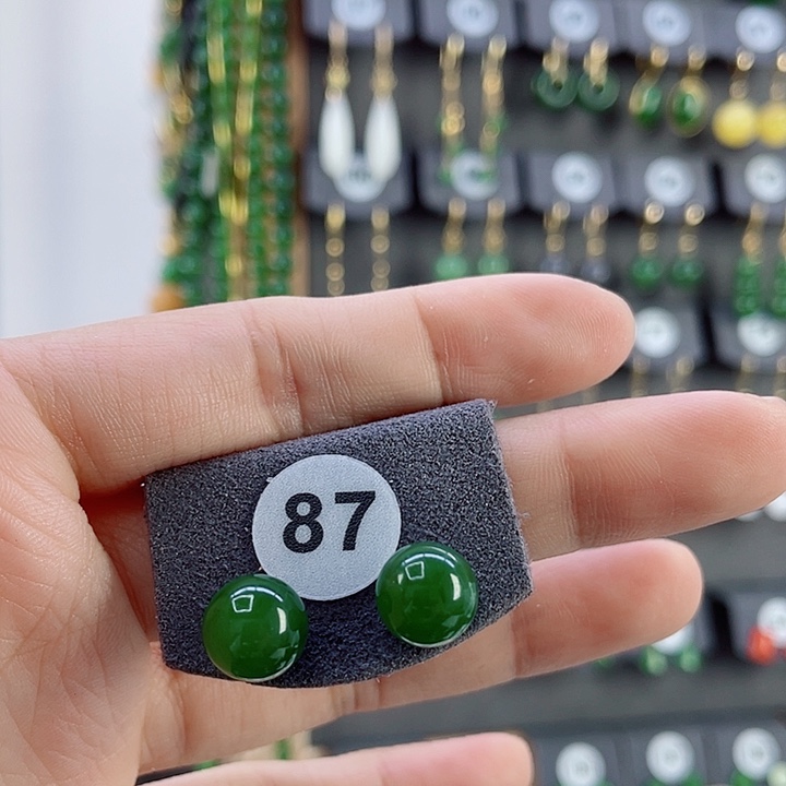 18K金镶嵌和田玉耳饰