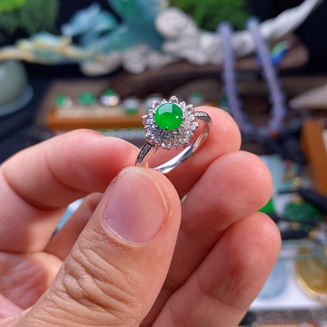 翡翠戒指18K金镶嵌冰绿戒指