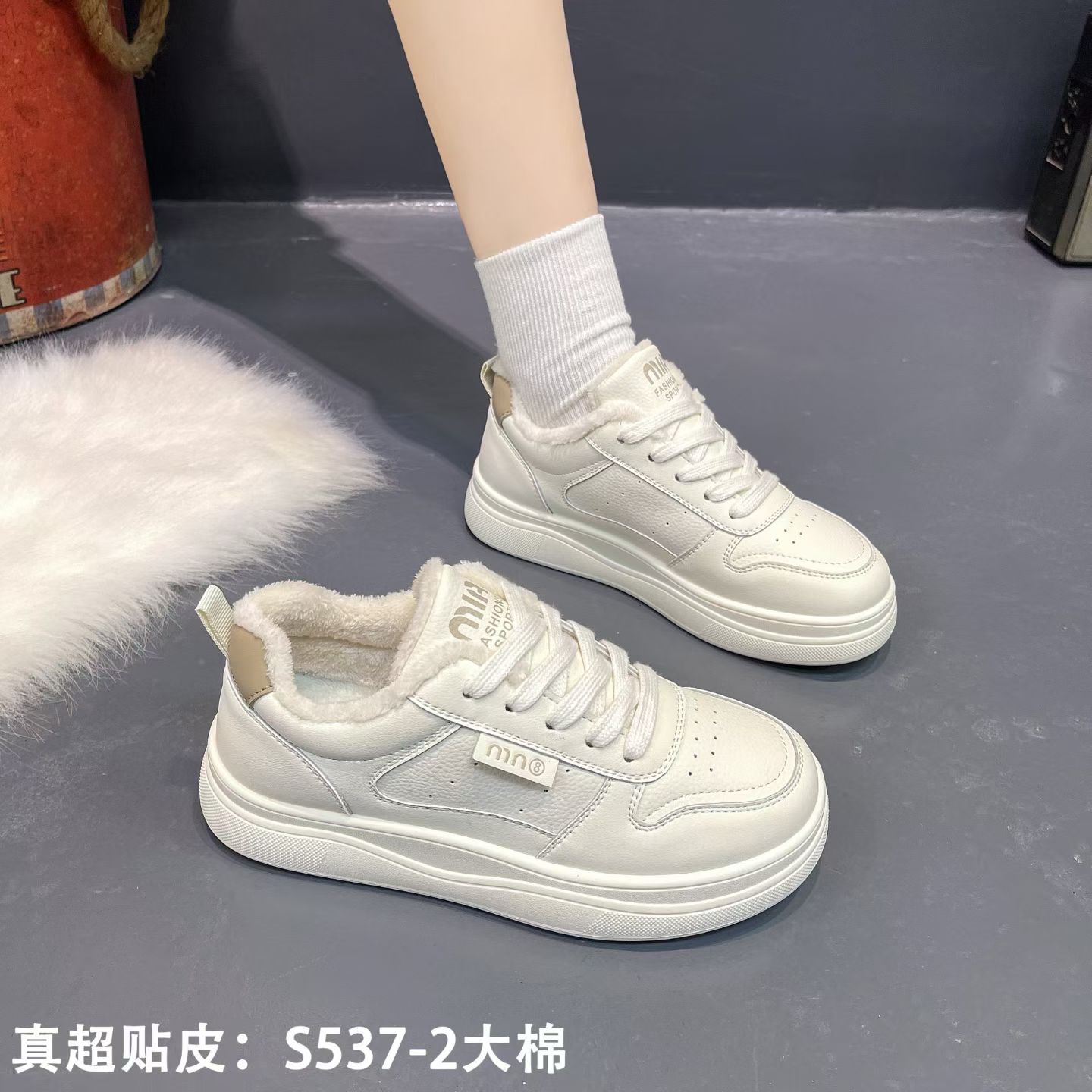厚底加绒小白鞋女秋冬季圆头软底百搭舒适运动休闲学生板鞋