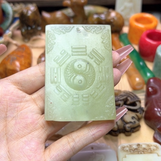 未镶嵌蛇纹石玉颈饰