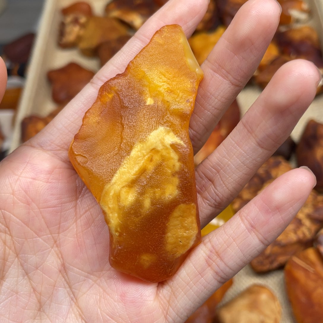 琥珀珠宝奇石未镶嵌