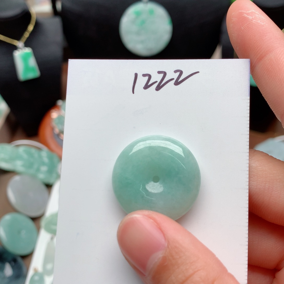 翡翠颈饰未镶嵌吊坠