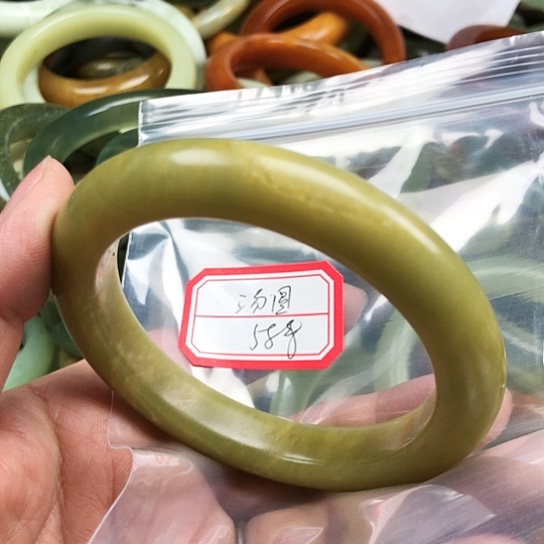 蛇纹石玉手镯未镶嵌湯*