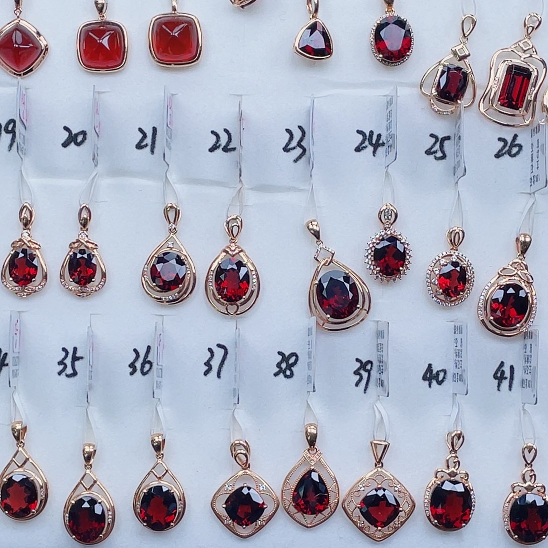 18K金镶嵌石榴石吊坠(不含链)