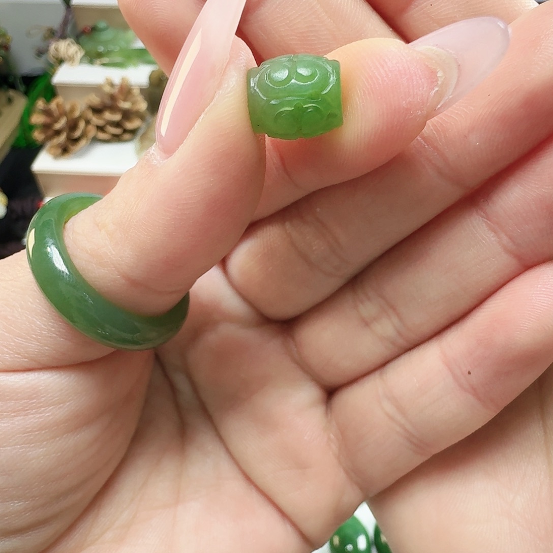 小****和田玉（碧玉）未镶嵌珠宝半成品