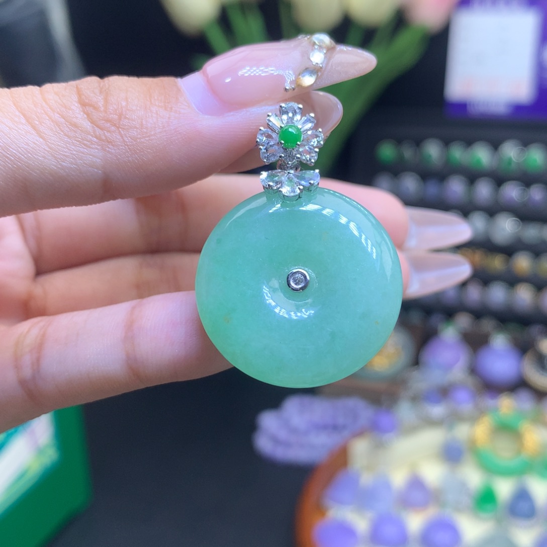 翡翠18K金镶嵌颈饰天然