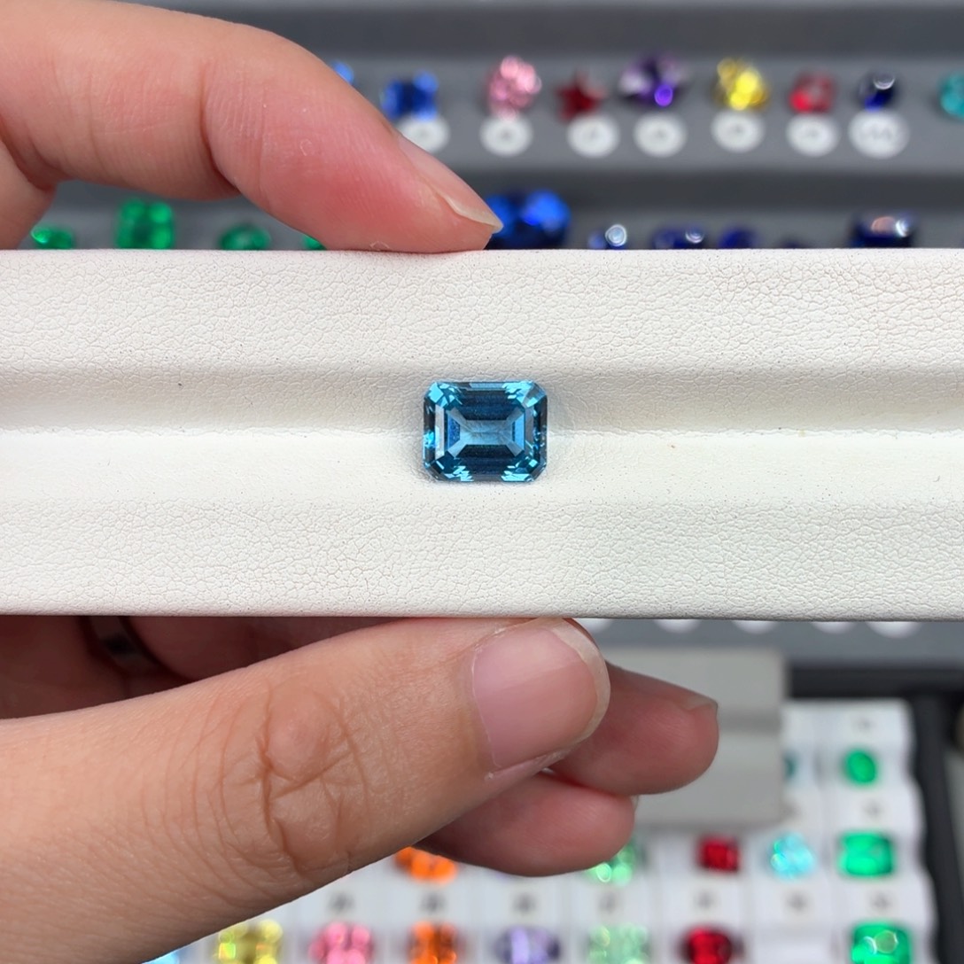 娇***合成（培育）尖晶石裸石4.46ct