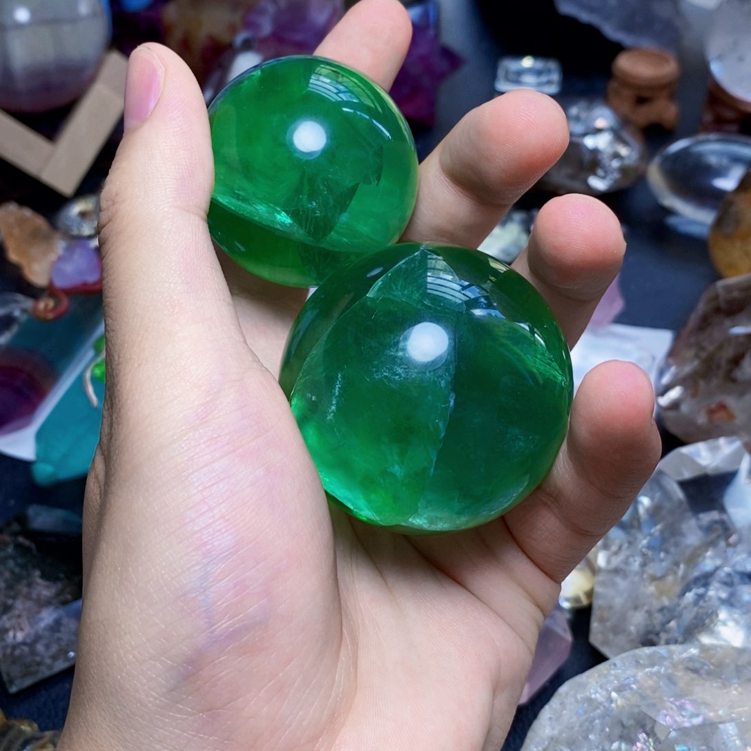 出***莲天然绿萤石球未镶嵌萤石