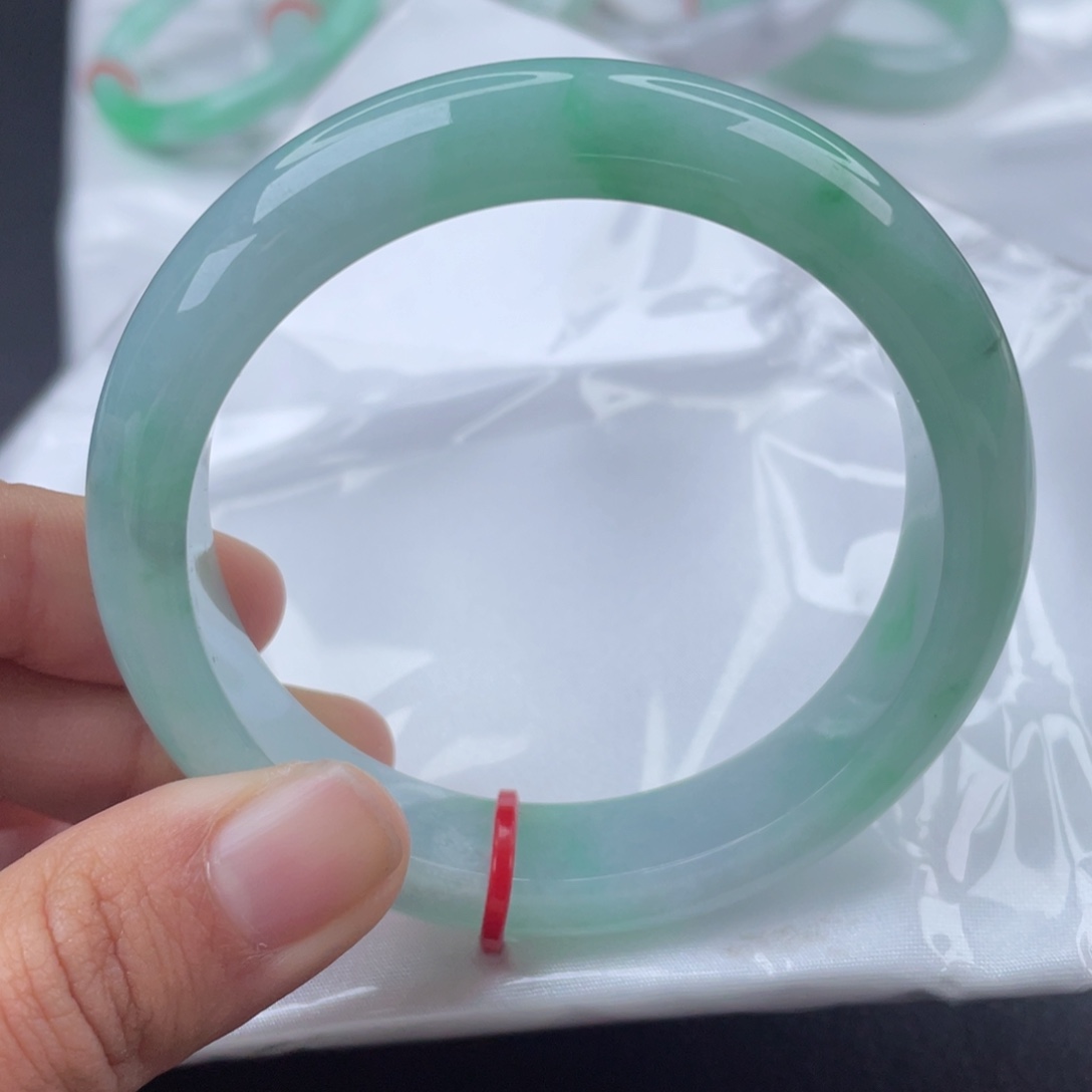 翡翠手镯未镶嵌55.8圈