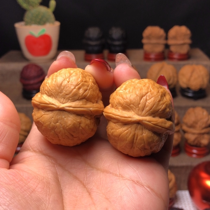 文玩核桃把件67粗筋瓷娃娃