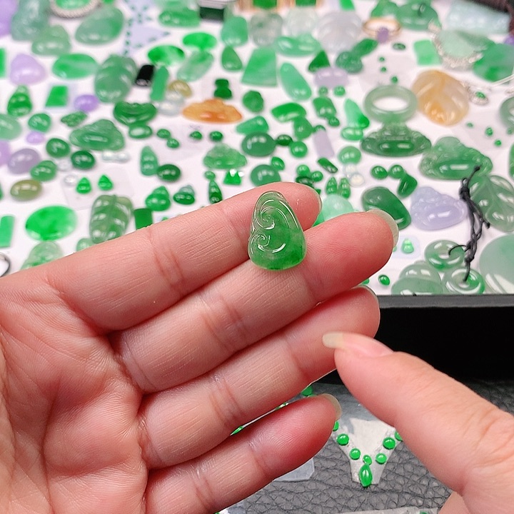 翡翠颈饰未镶嵌翡翠