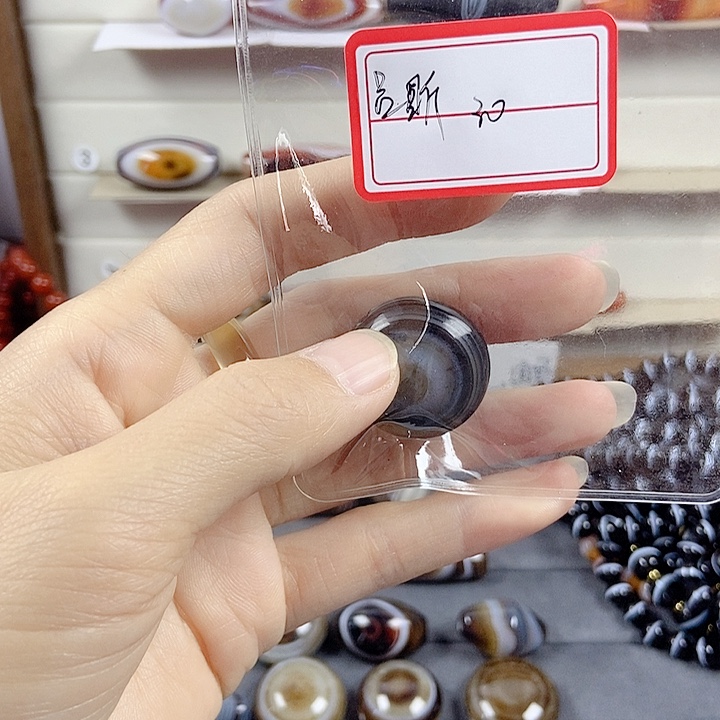 吕***阳玛瑙/玉髓未镶嵌颈饰