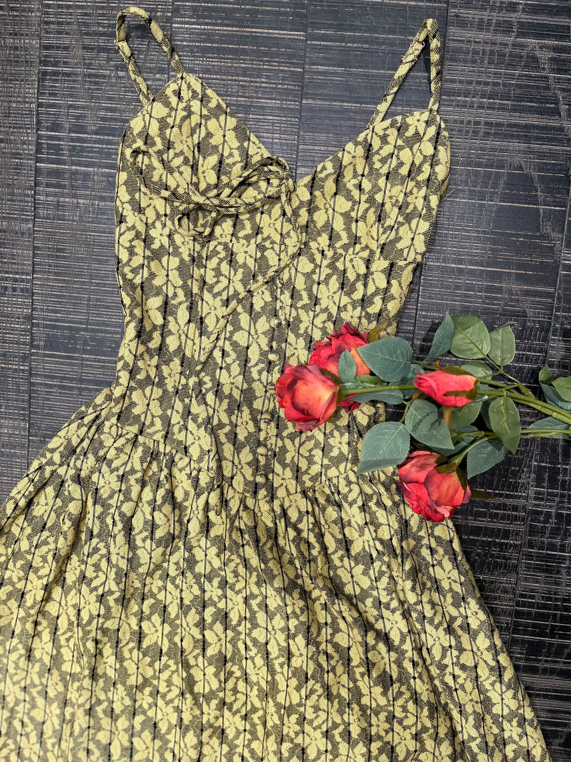 大气元（连衣裙）复古碎花吊带连衣裙