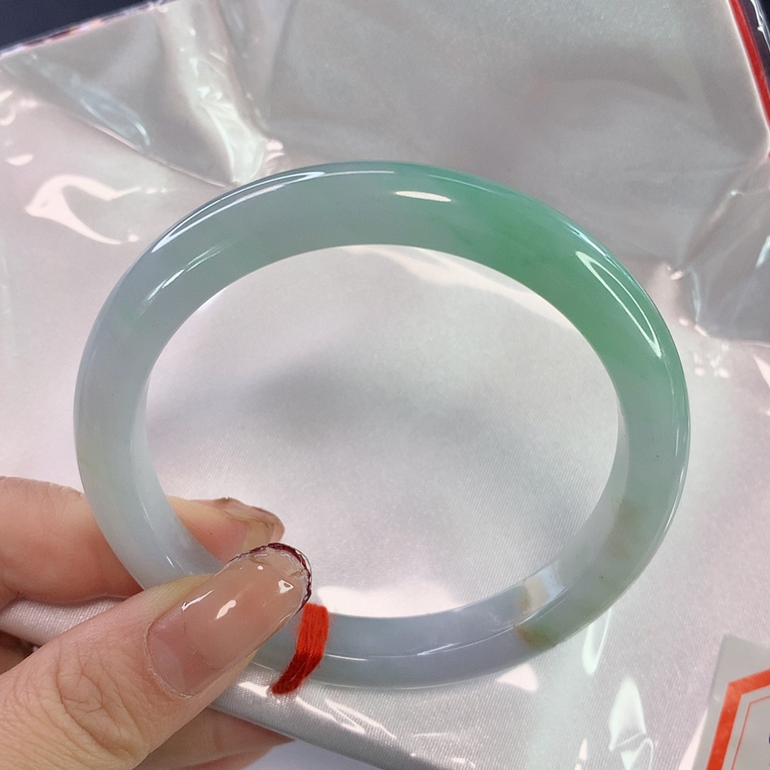翡翠手镯未镶嵌飘绿翡翠手镯1011