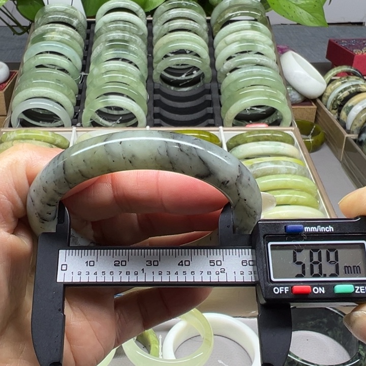 蛇纹石玉未镶嵌手镯4