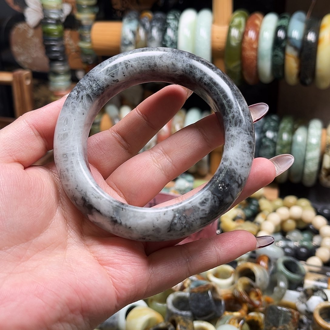 蛇纹石玉未镶嵌手镯60