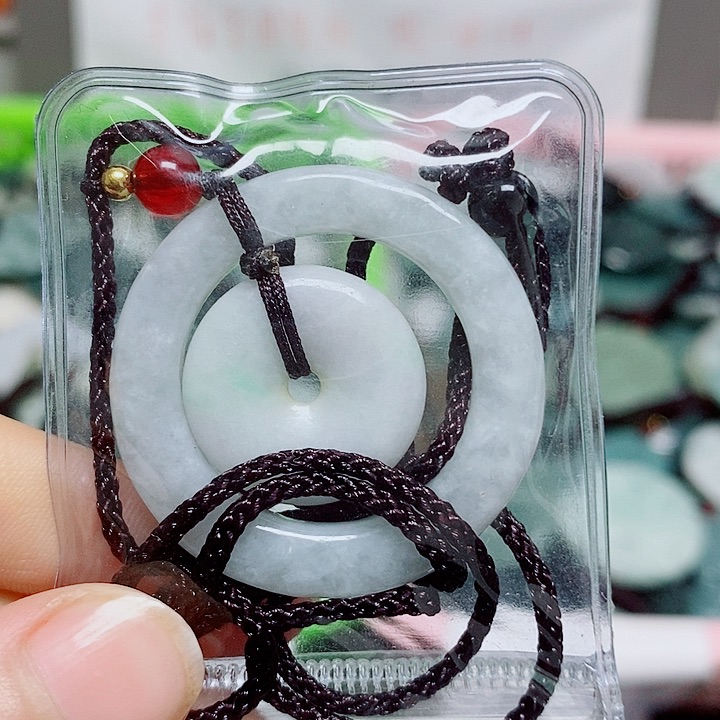 翡翠颈饰未镶嵌纯天然