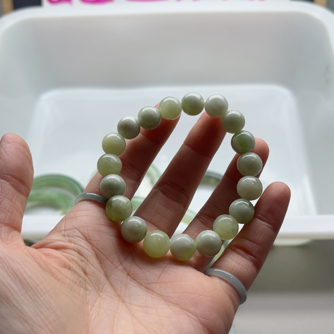 蛇纹石玉手镯未镶嵌