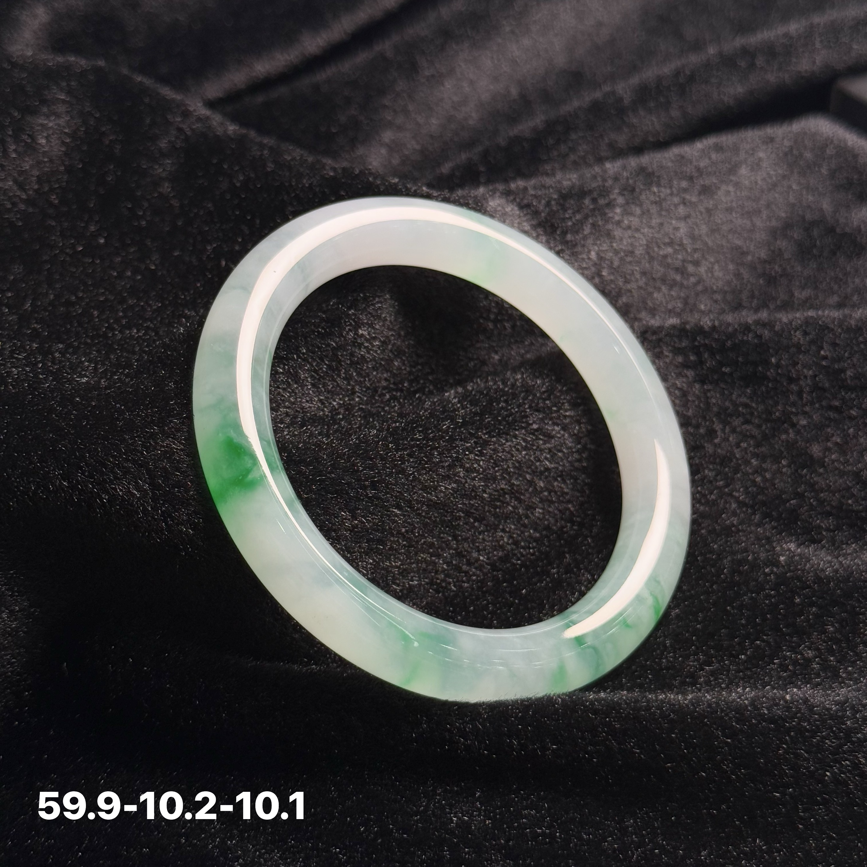 思懿珠宝  典藏翡翠飘绿圆条手镯约10.2*10.1mm