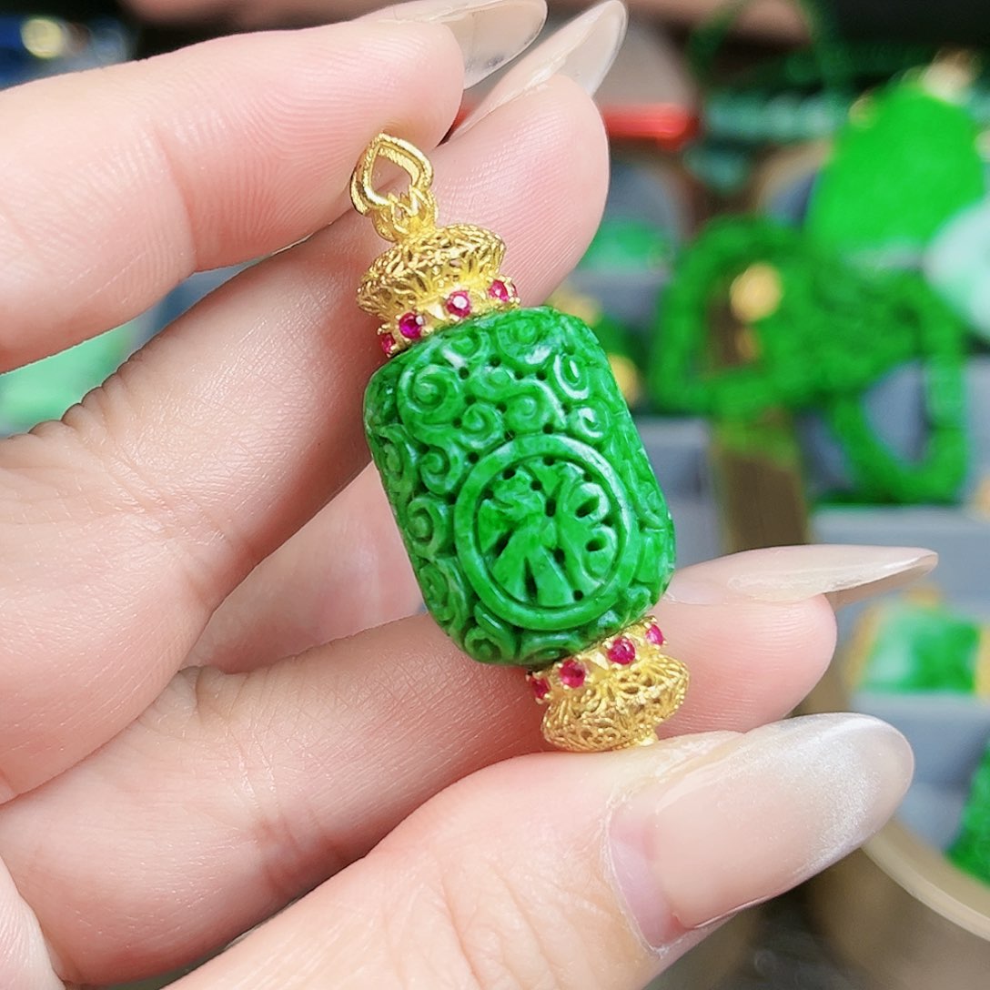 翡翠颈饰银S925镶嵌吊坠