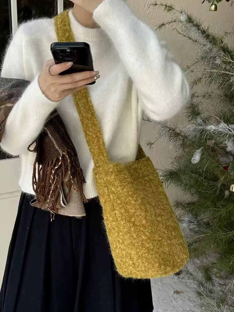 韩国东大门毛呢斜挎包包女2025秋冬新款潮时尚休闲水桶包