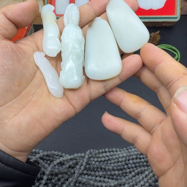 颈饰未镶嵌和田玉临*