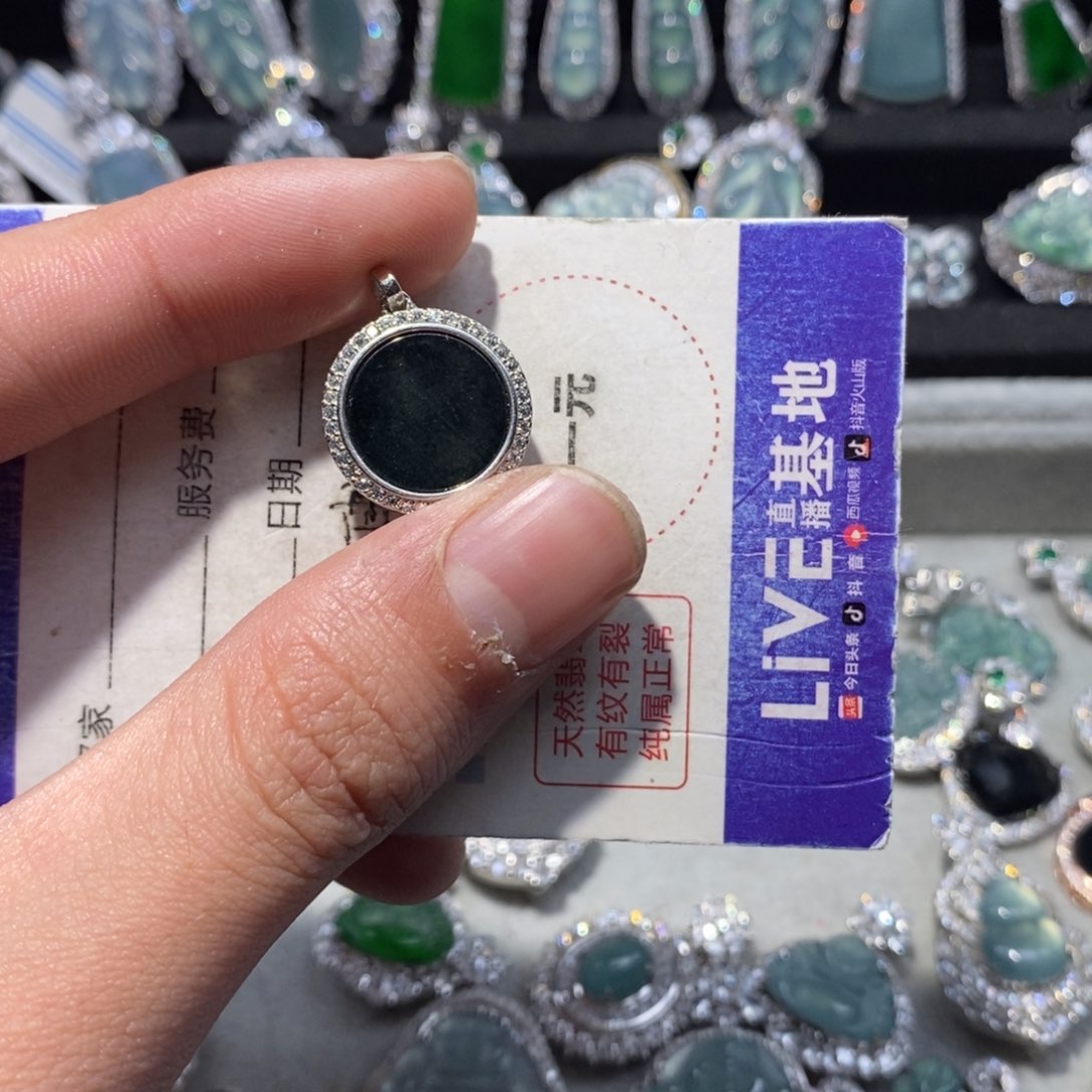 翡翠颈饰未镶嵌翡翠