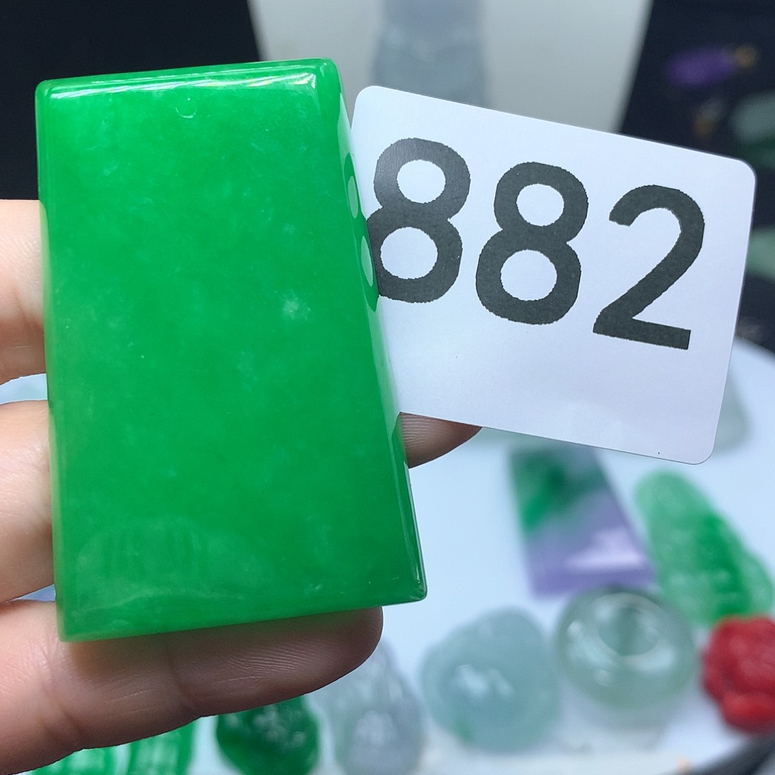 翡翠吊坠(赠链)未镶嵌