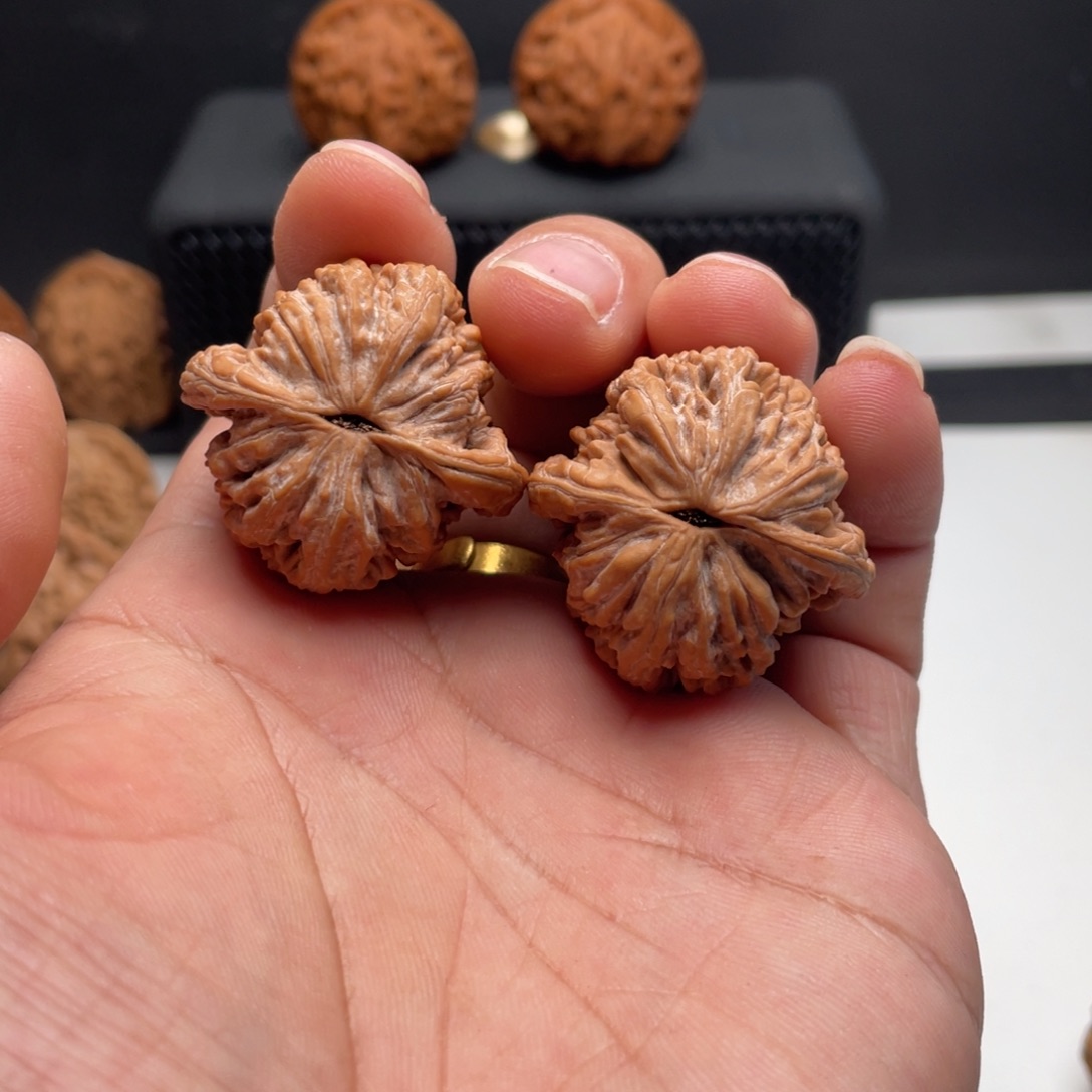 满***当文玩核桃吊坠虎头 32