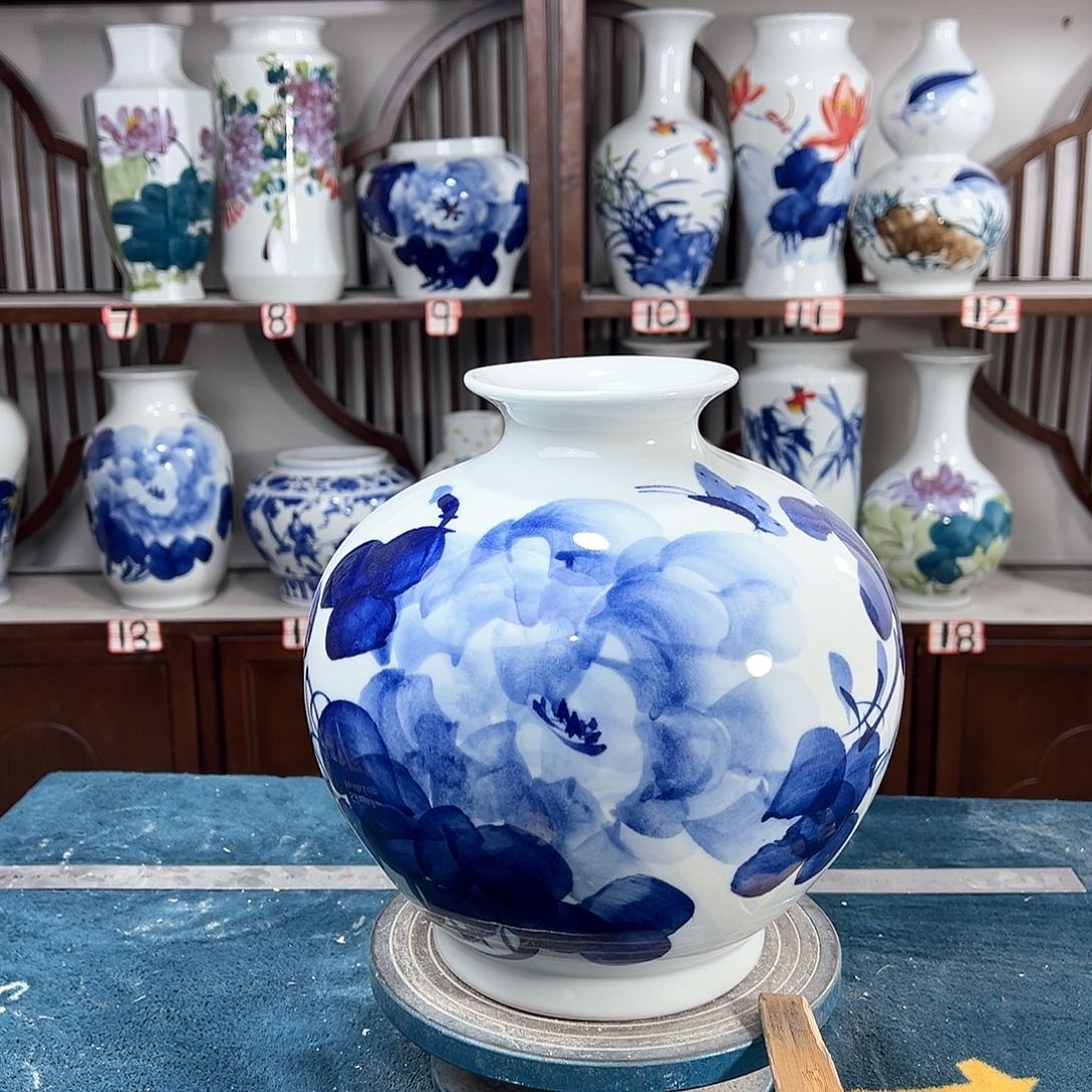 摆件景德镇陶瓷石青牡