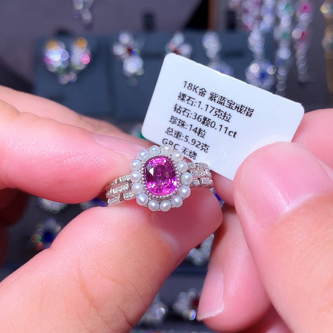 18K金镶嵌彩色蓝宝石戒指