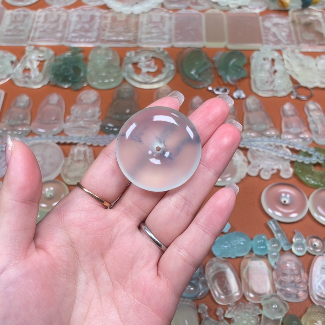 同***蛇纹石玉未镶嵌颈饰