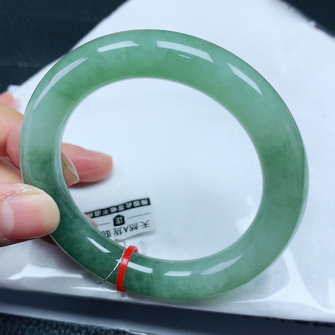 翡翠手镯未镶嵌53胖