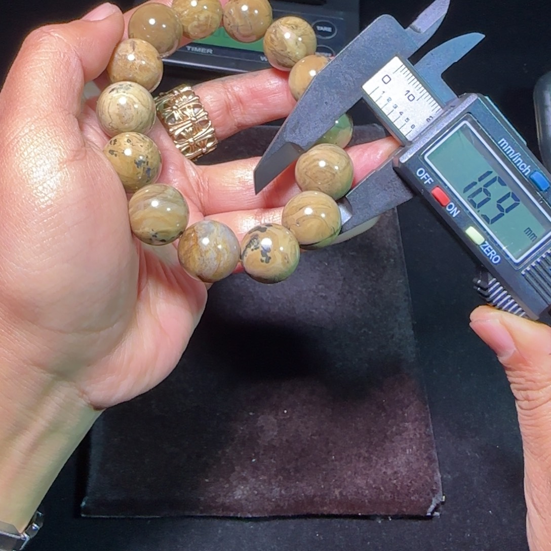 琥珀未镶嵌裸石琥珀