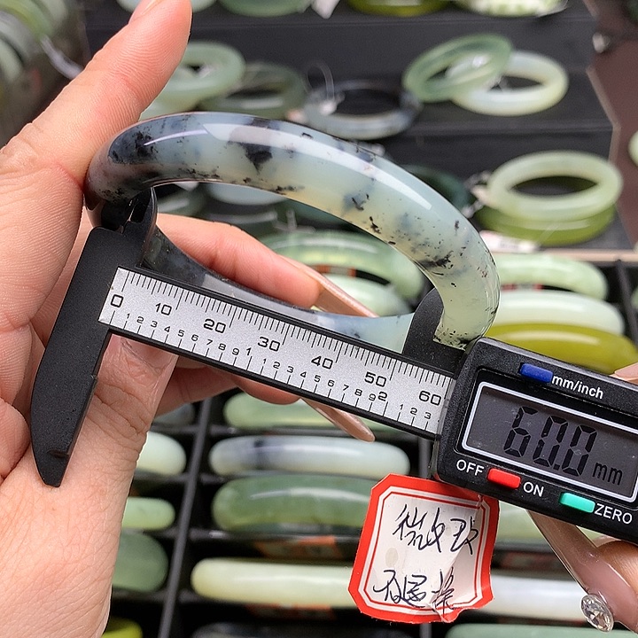 蛇纹石玉手镯未镶嵌599