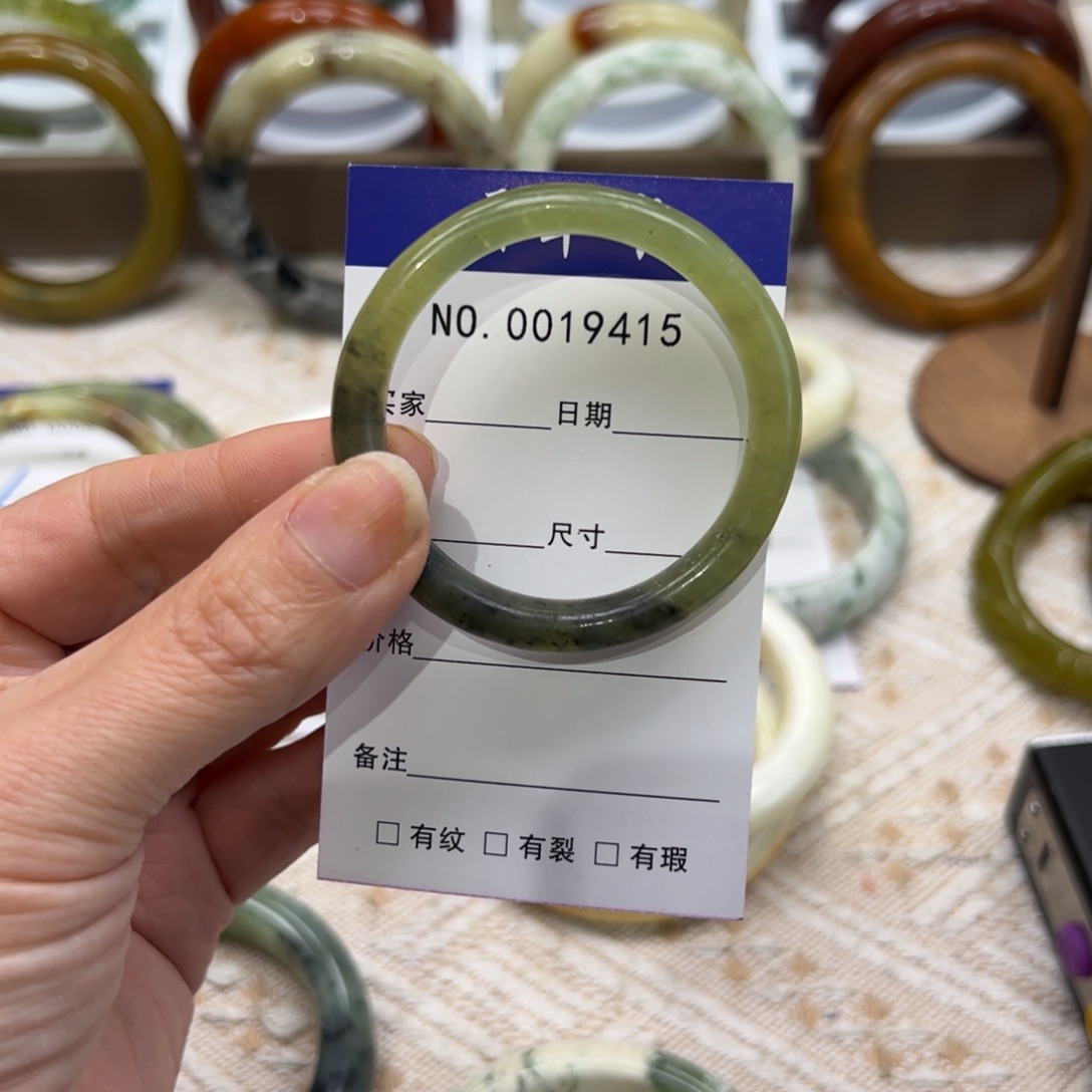 f***）蛇纹石玉未镶嵌手镯