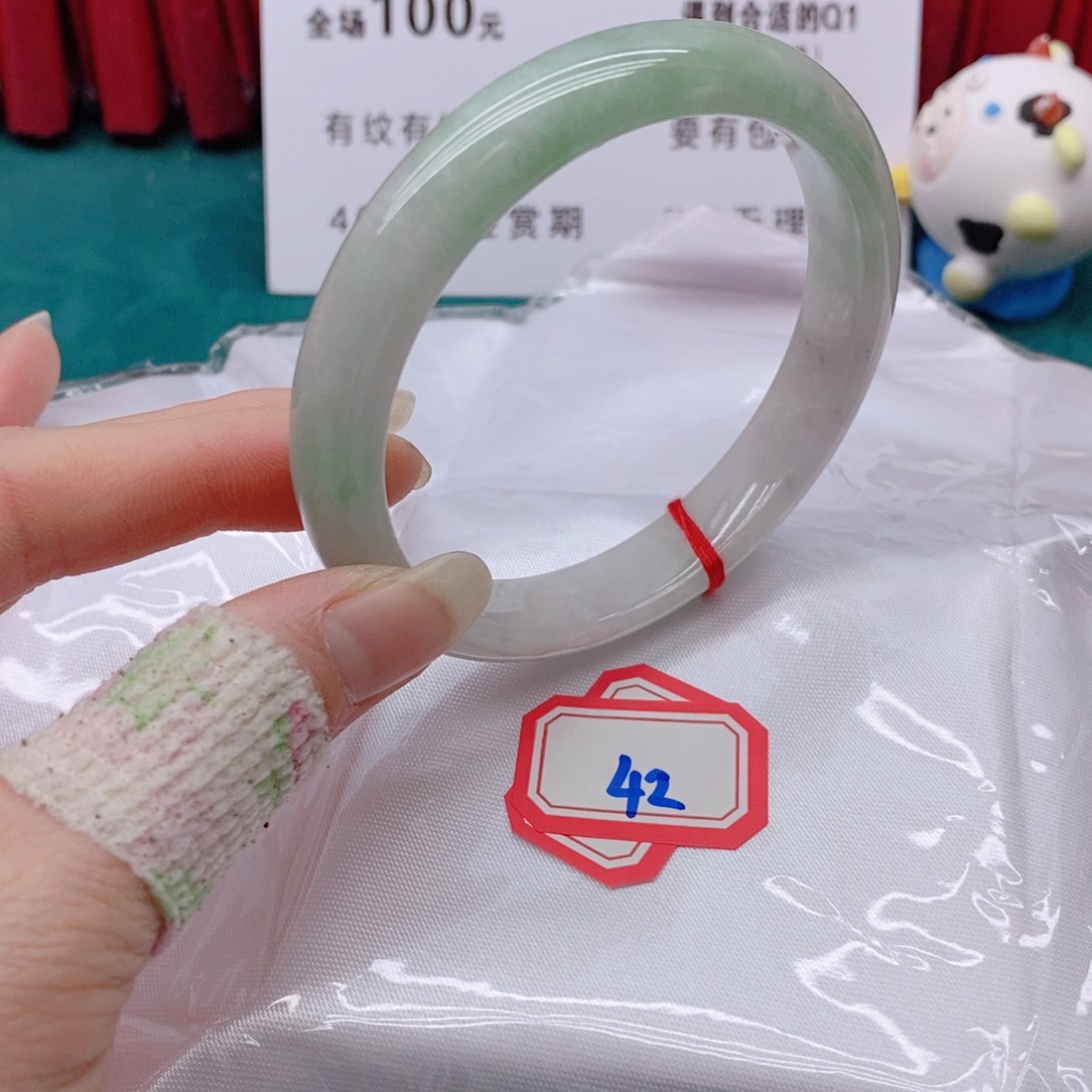 翡翠未镶嵌手镯小**?4222222222