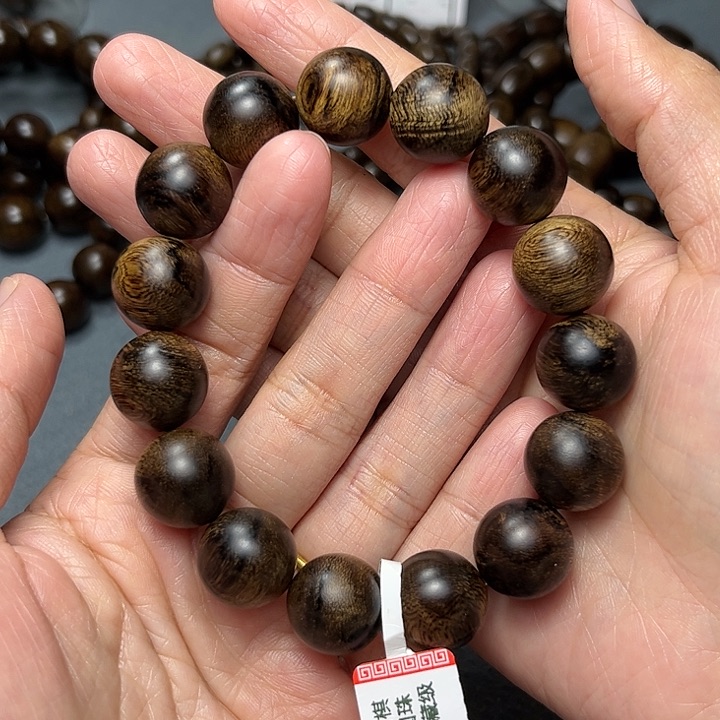 沉香手串白棋留疤