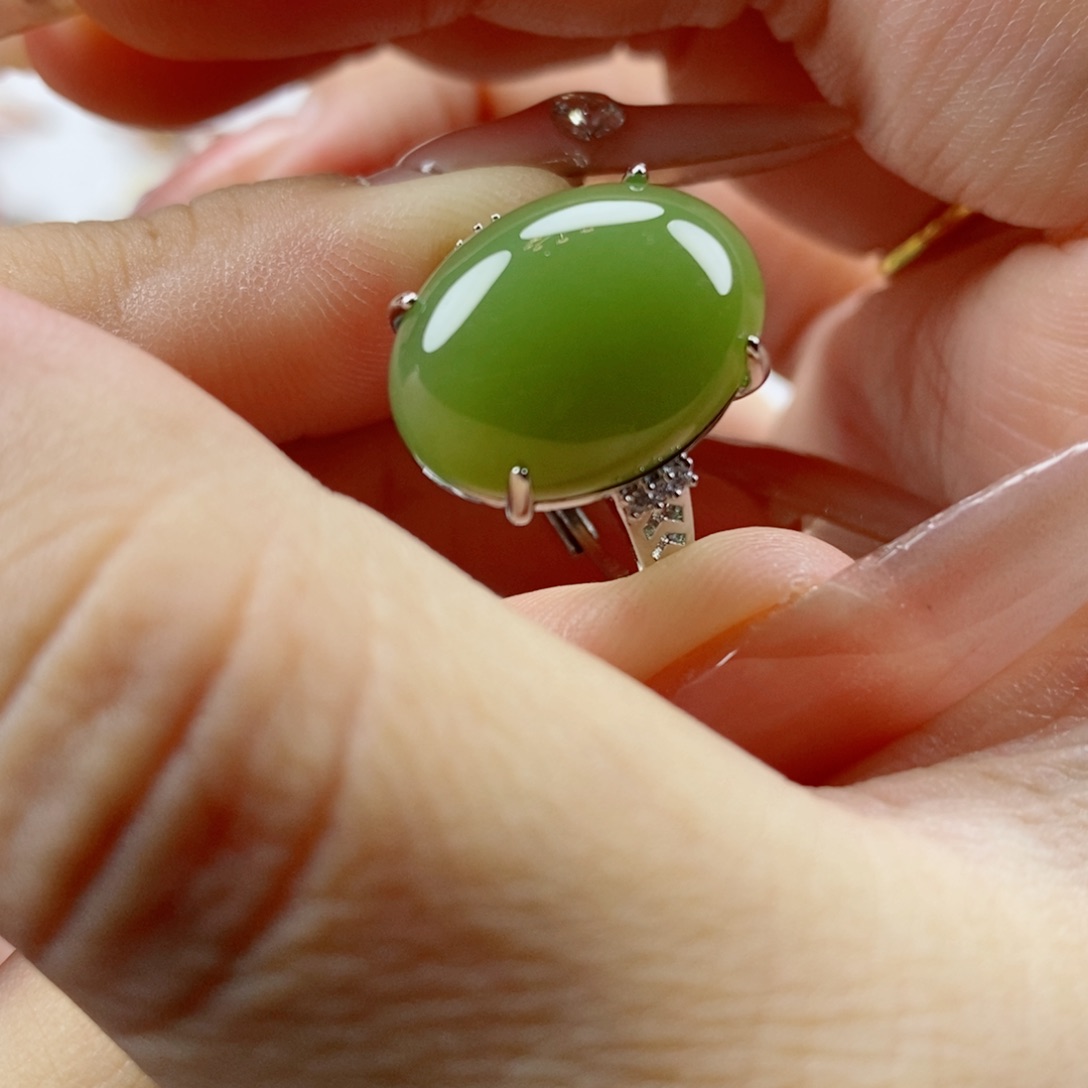 未镶嵌戒指和田玉