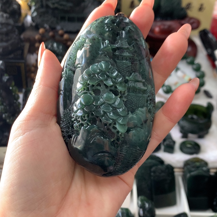 蛇纹石玉未镶嵌颈饰