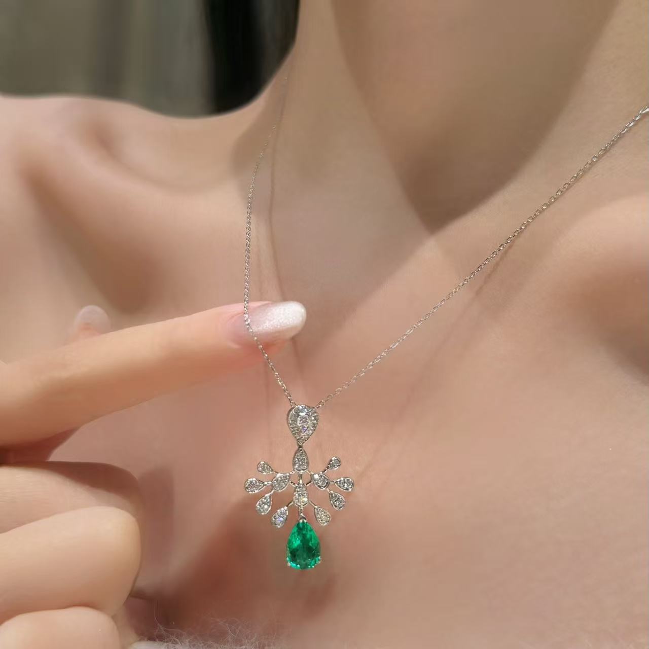 QANNA【绿色水滴大皇冠】【设计款】轻奢名媛风百搭钻石锁骨链项链AY