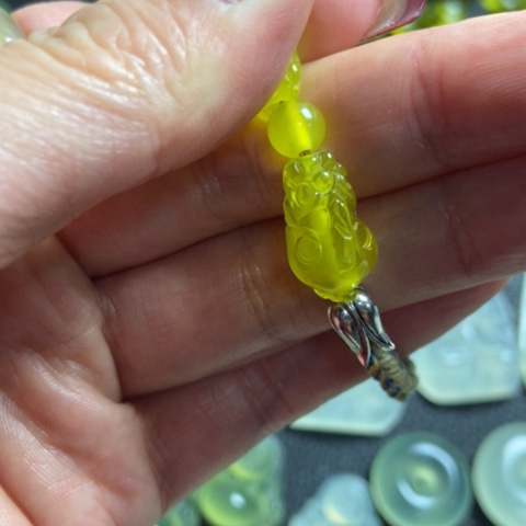 蛇纹石玉挂坠未镶嵌白*豚