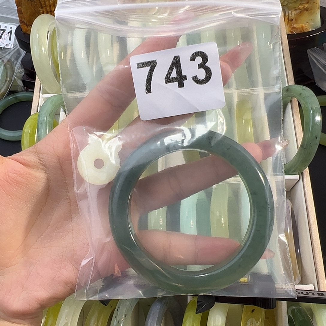 *****蛇纹石玉未镶嵌手镯