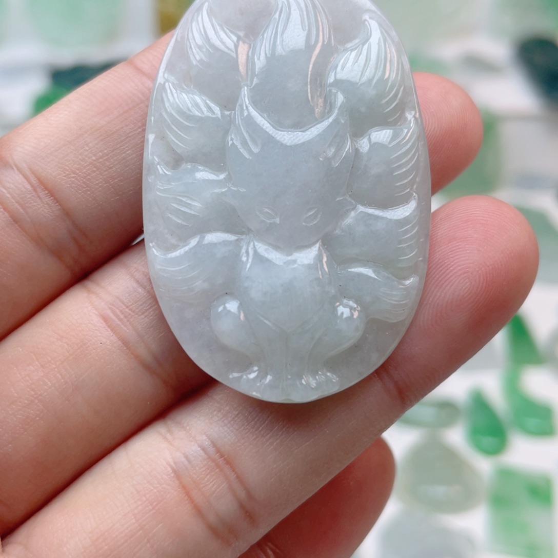 翡翠颈饰未镶嵌九尾狐